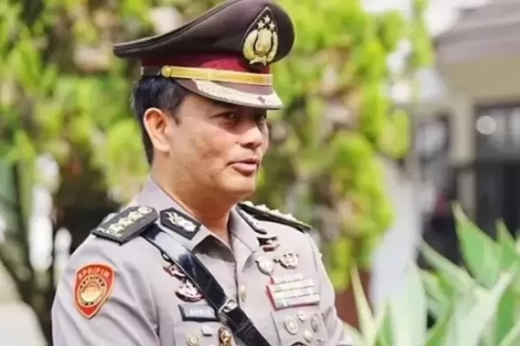Sosok Kombes Ahrie Sonta yang mendadak ucap permintaan maaf. (Youtube Berita Lisan)